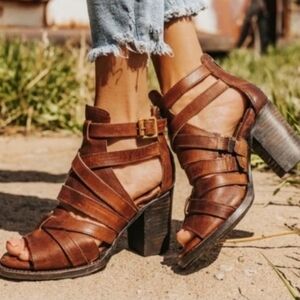 NEW Freebird "Claw" Sandals